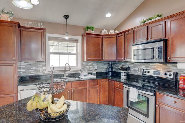 1932 Saint Lucia Drive, Newburgh, IN 47630