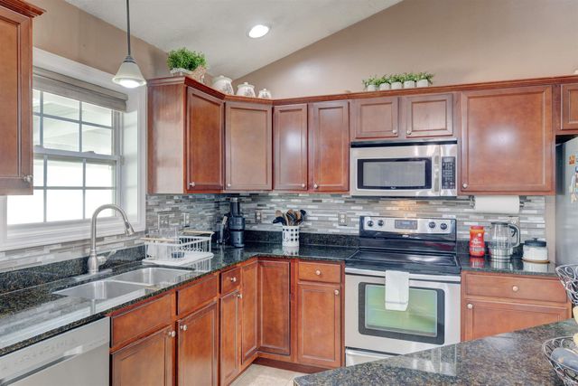 1932 Saint Lucia Drive, Newburgh, IN 47630