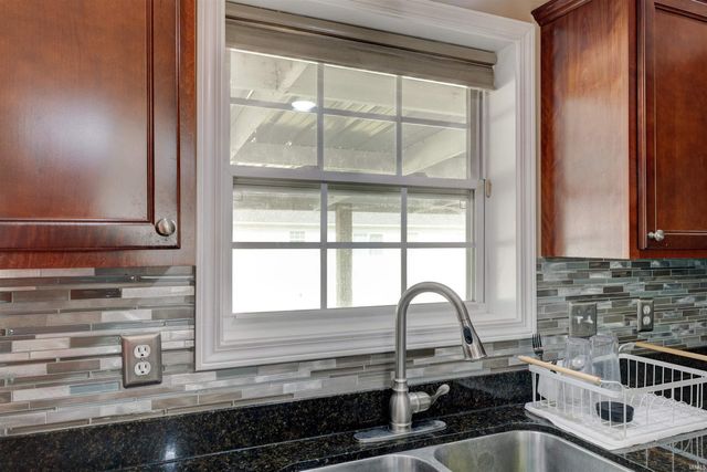 1932 Saint Lucia Drive, Newburgh, IN 47630