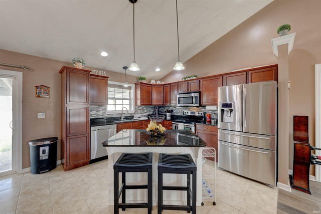 1932 Saint Lucia Drive, Newburgh, IN 47630