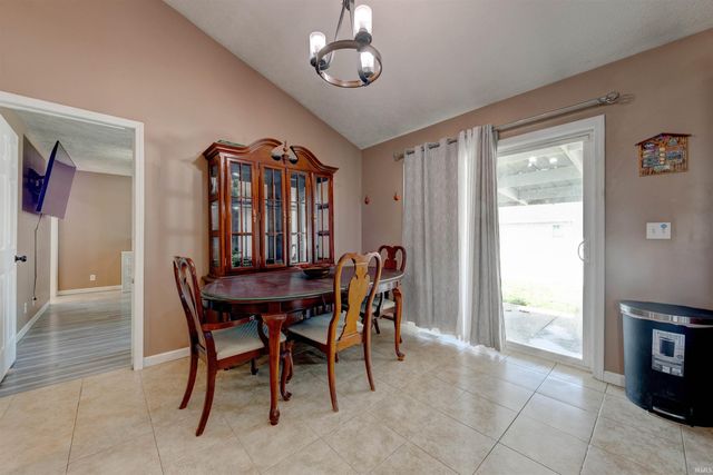 1932 Saint Lucia Drive, Newburgh, IN 47630