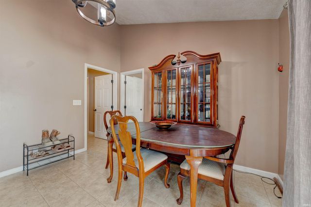 1932 Saint Lucia Drive, Newburgh, IN 47630