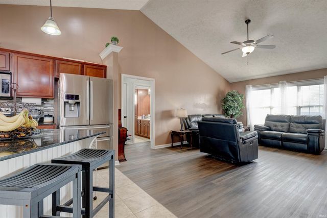 1932 Saint Lucia Drive, Newburgh, IN 47630