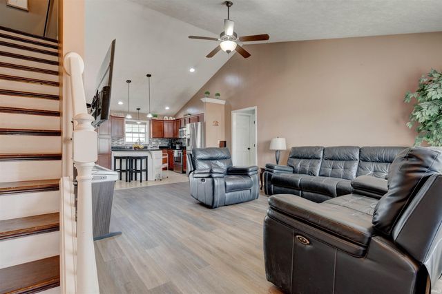 1932 Saint Lucia Drive, Newburgh, IN 47630