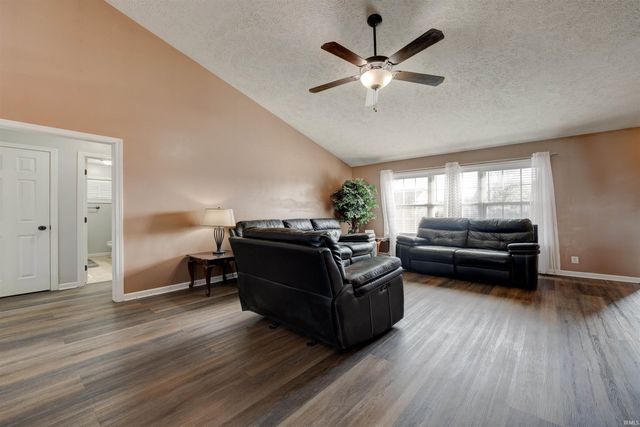 1932 Saint Lucia Drive, Newburgh, IN 47630