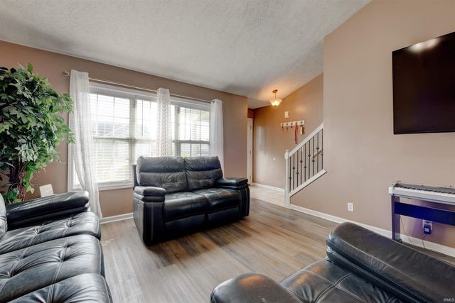 1932 Saint Lucia Drive, Newburgh, IN 47630