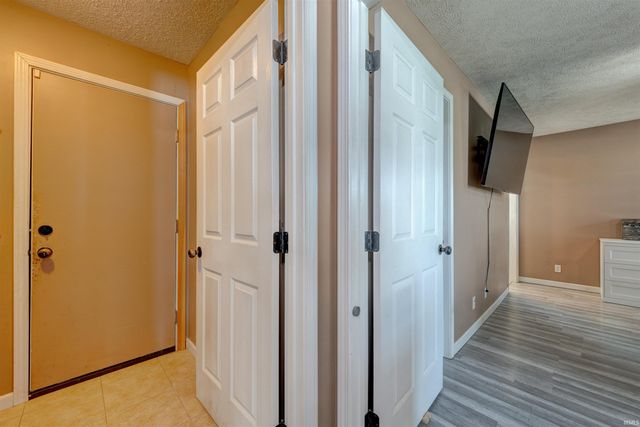 1932 Saint Lucia Drive, Newburgh, IN 47630