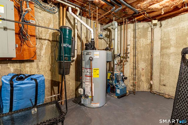 107 Amherst Drive, Manchester, CT 06042