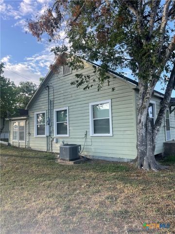 211 Lackey, Cuero, TX 77954