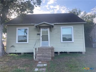 211 Lackey, Cuero, TX 77954