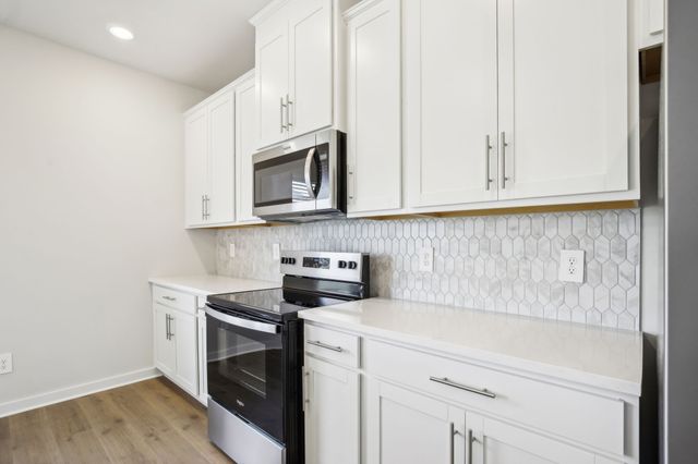 1910 Mahala Dr, Hermitage, TN 37076