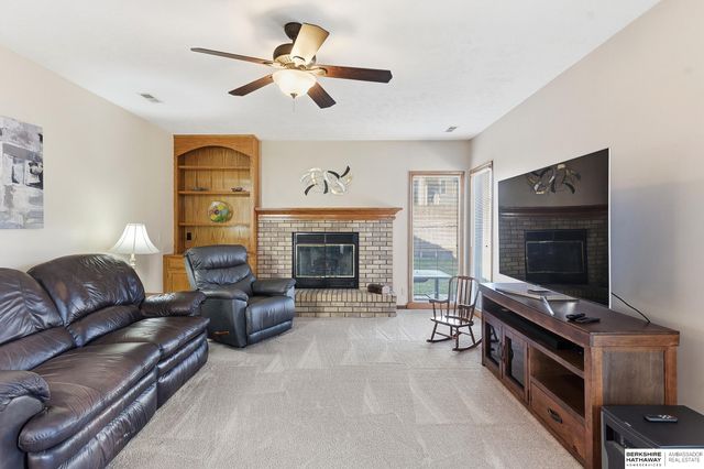 455 S 159th Avenue, Omaha, NE 68118