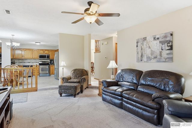 455 S 159th Avenue, Omaha, NE 68118