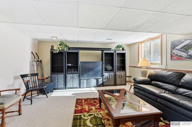 455 S 159th Avenue, Omaha, NE 68118