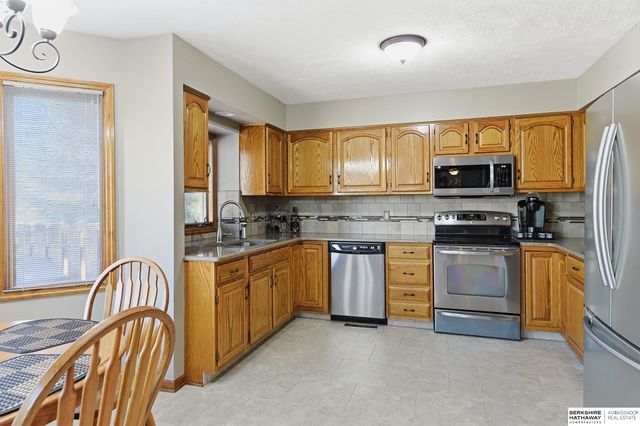 455 S 159th Avenue, Omaha, NE 68118