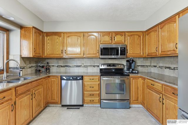 455 S 159th Avenue, Omaha, NE 68118