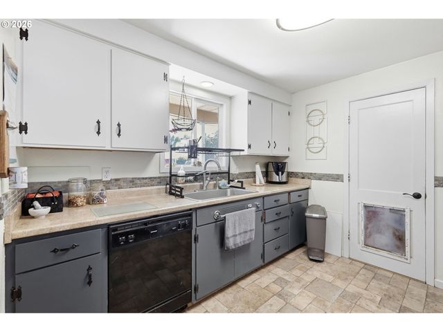 34161 EL MANOR Ave, Eugene, OR 97405
