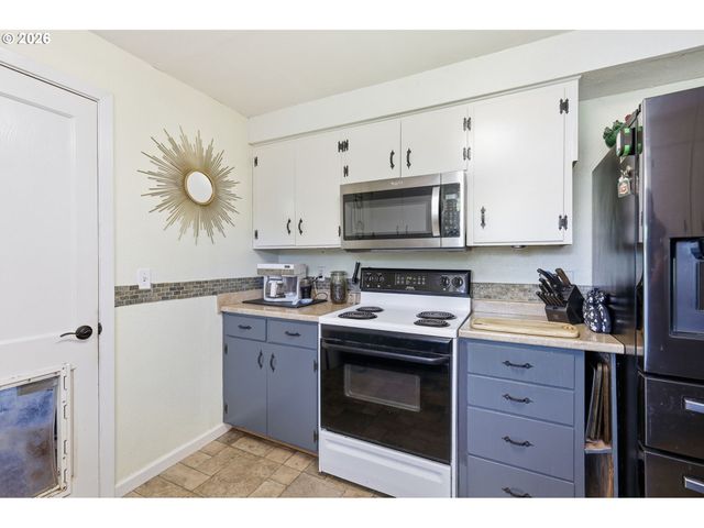 34161 EL MANOR Ave, Eugene, OR 97405