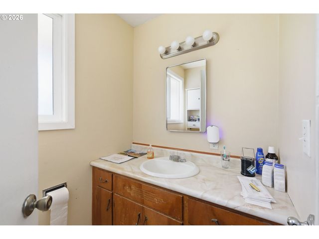 34161 EL MANOR Ave, Eugene, OR 97405
