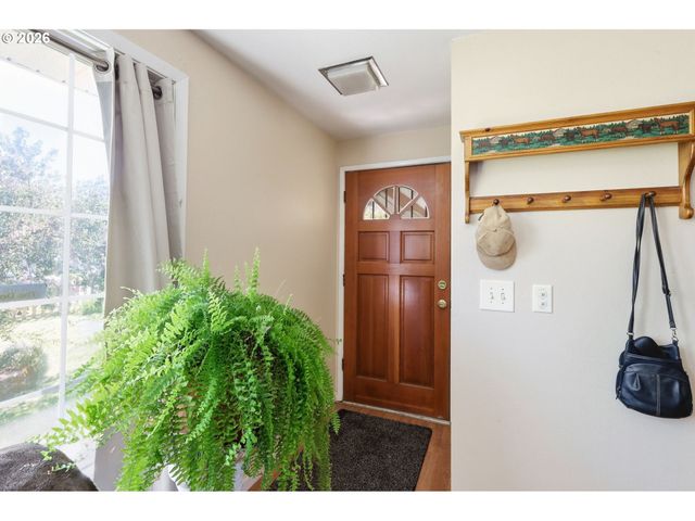 34161 EL MANOR Ave, Eugene, OR 97405