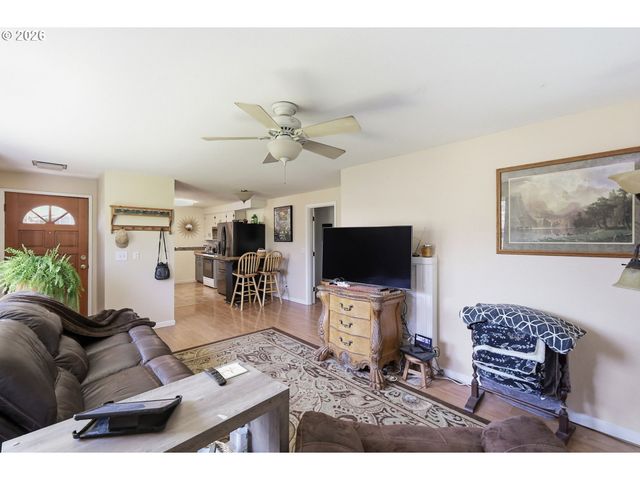 34161 EL MANOR Ave, Eugene, OR 97405