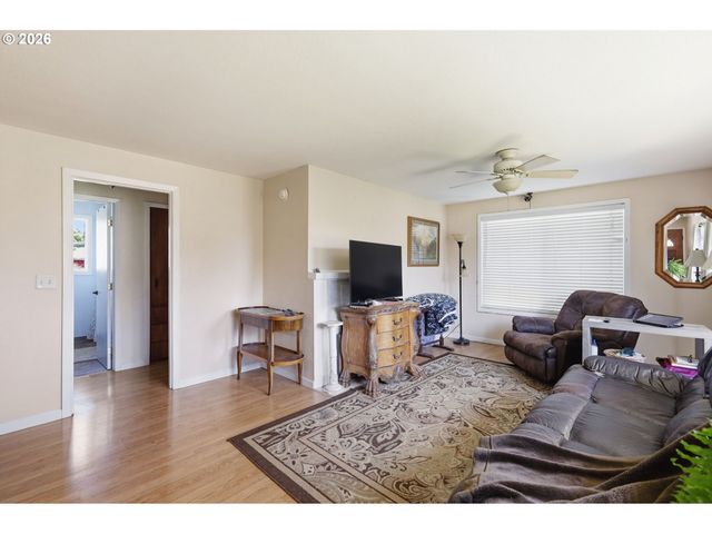 34161 EL MANOR Ave, Eugene, OR 97405