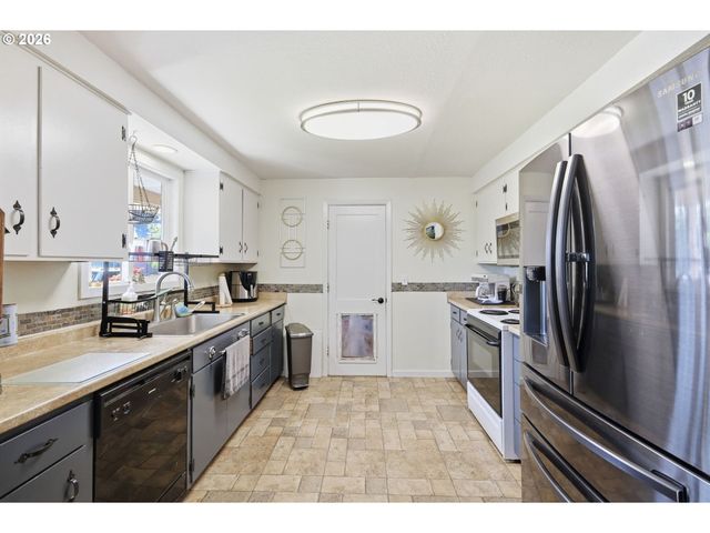 34161 EL MANOR Ave, Eugene, OR 97405