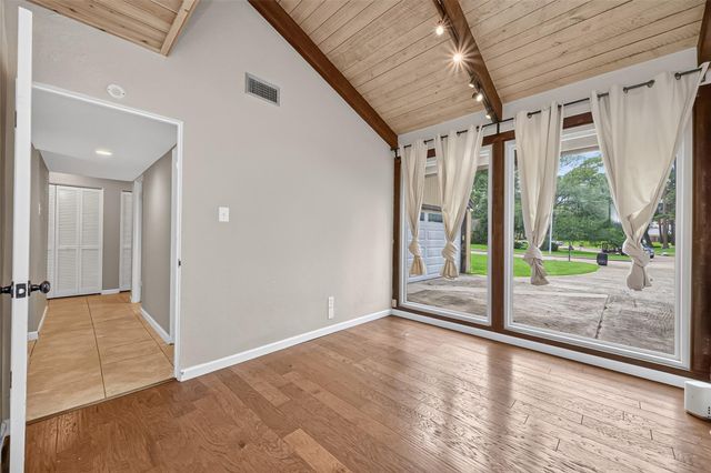 23610 Creekview Drive, Spring, TX 77389