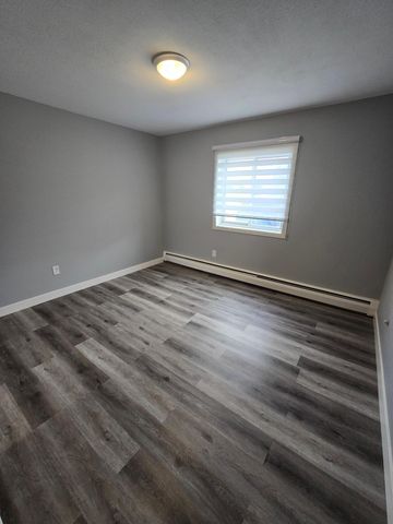 3155 Old Highway 8 104, Roseville, MN 55418
