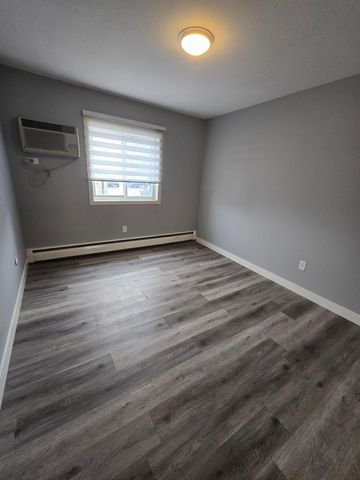 3155 Old Highway 8 104, Roseville, MN 55418