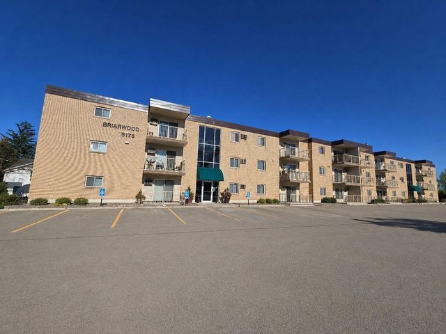 3155 Old Highway 8 104, Roseville, MN 55418