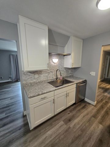 3155 Old Highway 8 104, Roseville, MN 55418