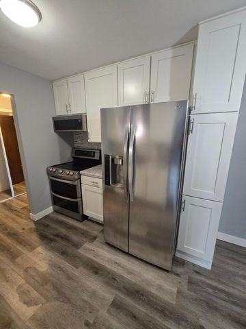 3155 Old Highway 8 104, Roseville, MN 55418