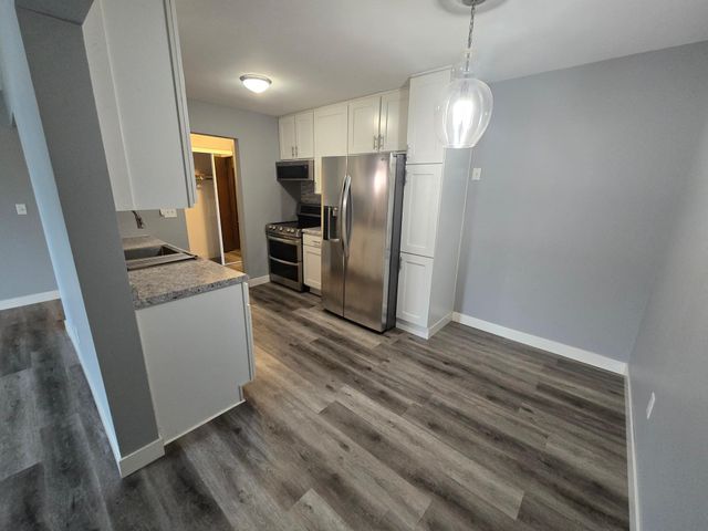 3155 Old Highway 8 104, Roseville, MN 55418