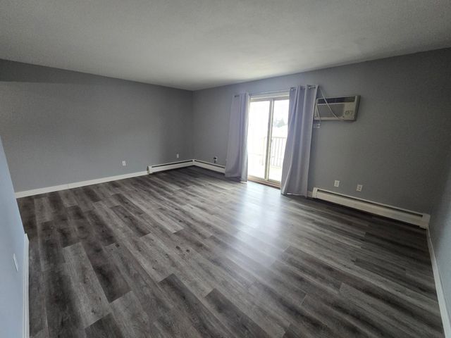 3155 Old Highway 8 104, Roseville, MN 55418