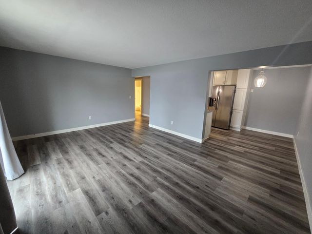 3155 Old Highway 8 104, Roseville, MN 55418