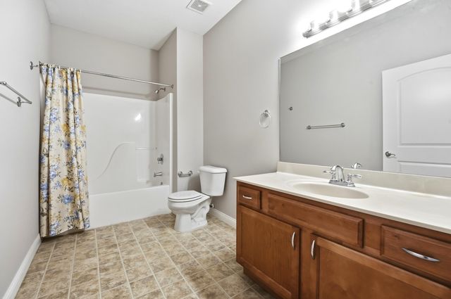 2009 OAKPOINT CT, Columbia, MO 65203