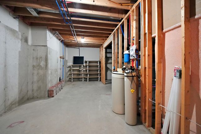 2009 OAKPOINT CT, Columbia, MO 65203