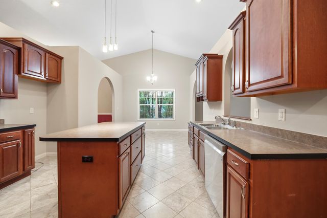 2009 OAKPOINT CT, Columbia, MO 65203