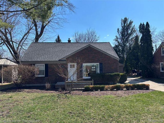 1921 Beverly Street, Sylvan Lake, MI 48320
