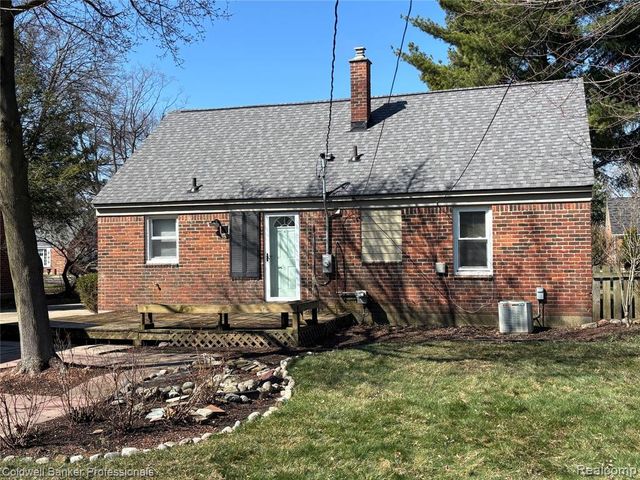 1921 Beverly Street, Sylvan Lake, MI 48320