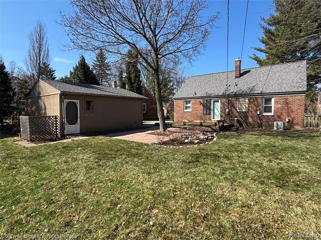 1921 Beverly Street, Sylvan Lake, MI 48320