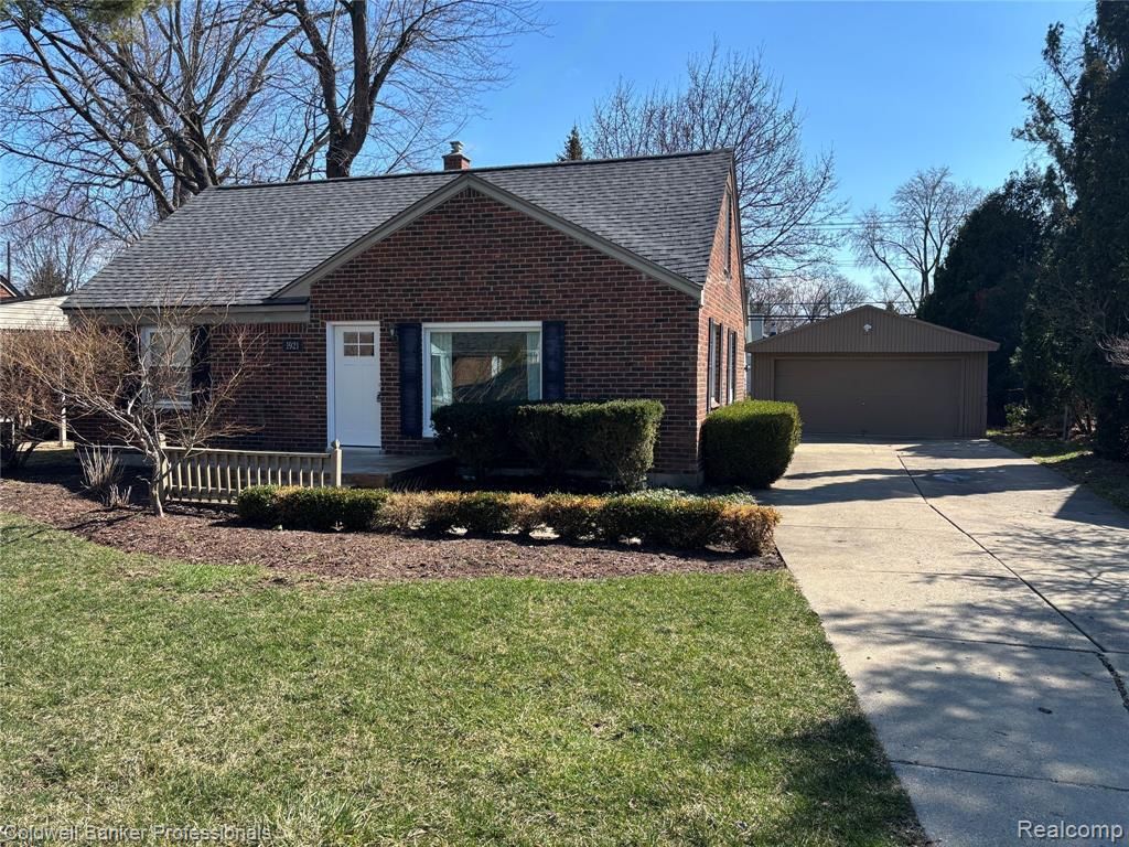 1921 Beverly Street, Sylvan Lake, MI 48320