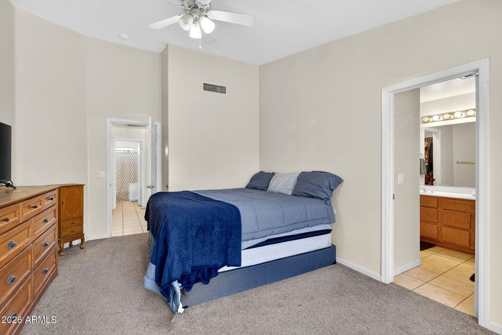 Image 13 of property listing at 2335 E SHERRI Drive, Gilbert, AZ 85296