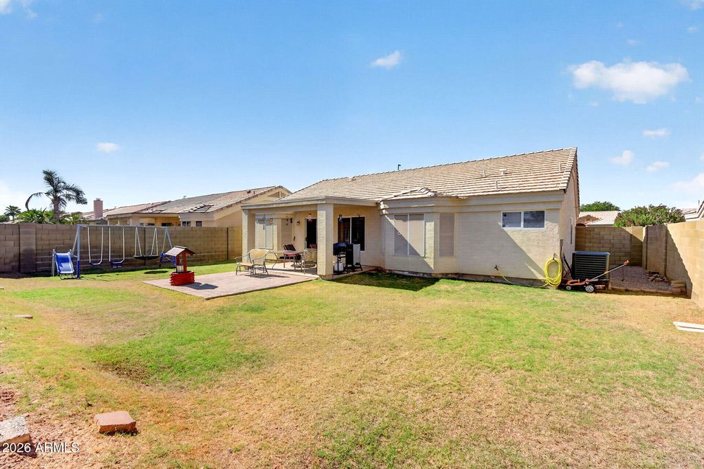 Image 23 of property listing at 2335 E SHERRI Drive, Gilbert, AZ 85296