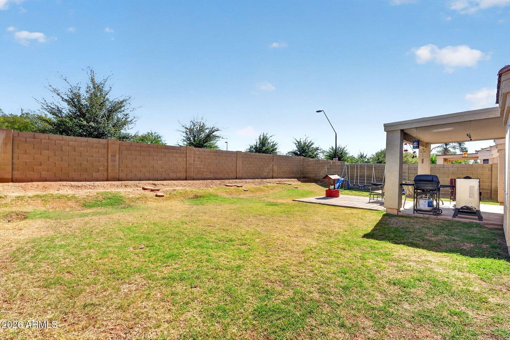 Image 24 of property listing at 2335 E SHERRI Drive, Gilbert, AZ 85296