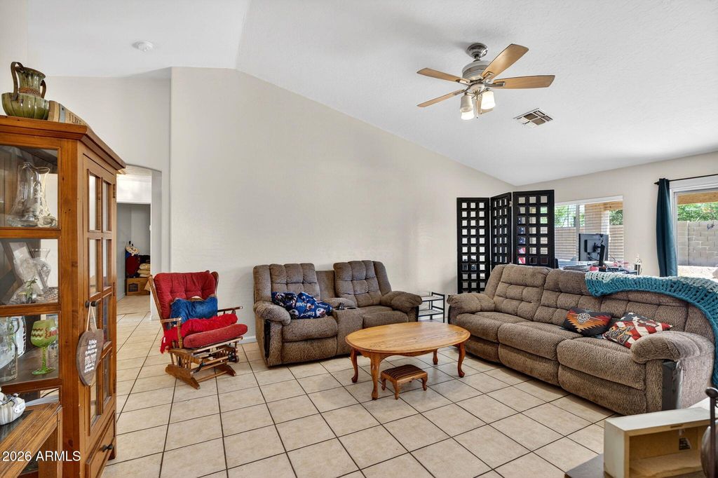 Image 4 of property listing at 2335 E SHERRI Drive, Gilbert, AZ 85296