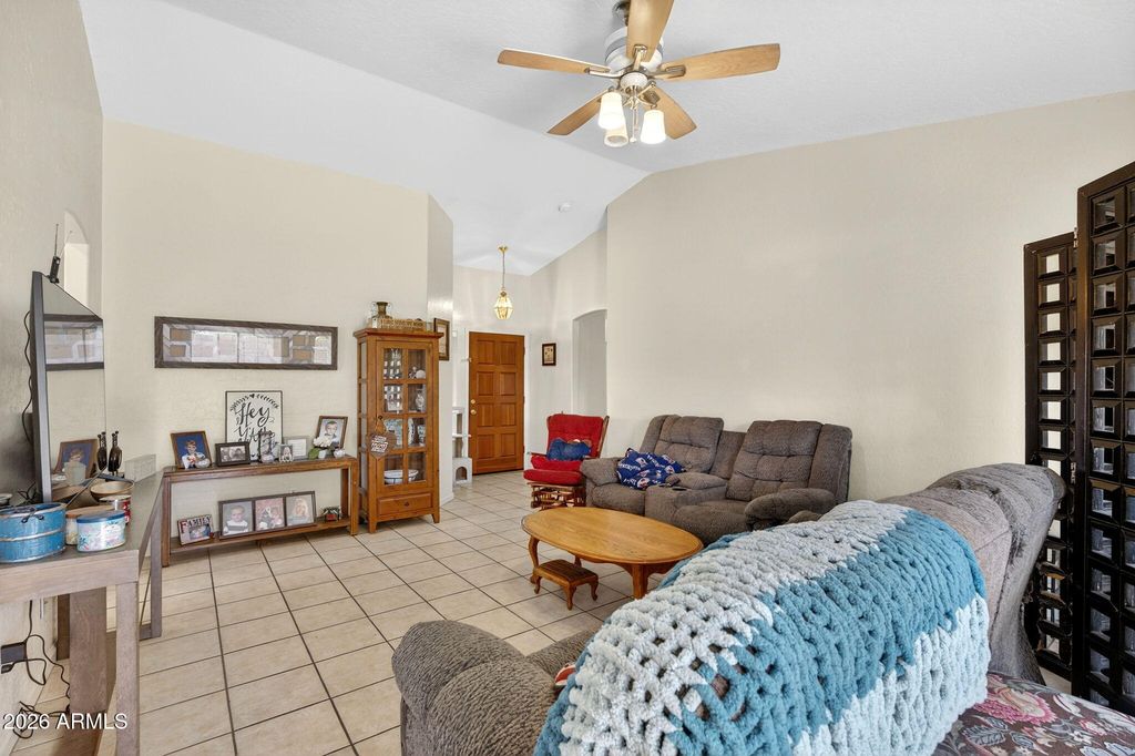 Image 5 of property listing at 2335 E SHERRI Drive, Gilbert, AZ 85296
