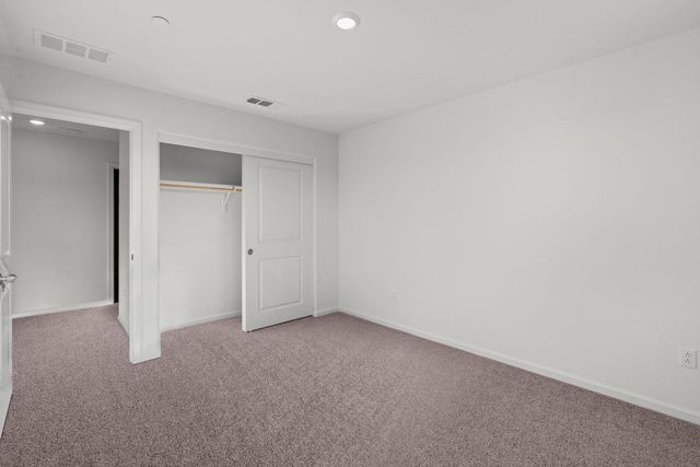 820 Summerhouse Dr, Patterson, CA 95363