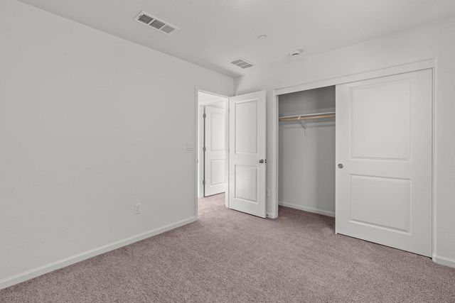 820 Summerhouse Dr, Patterson, CA 95363